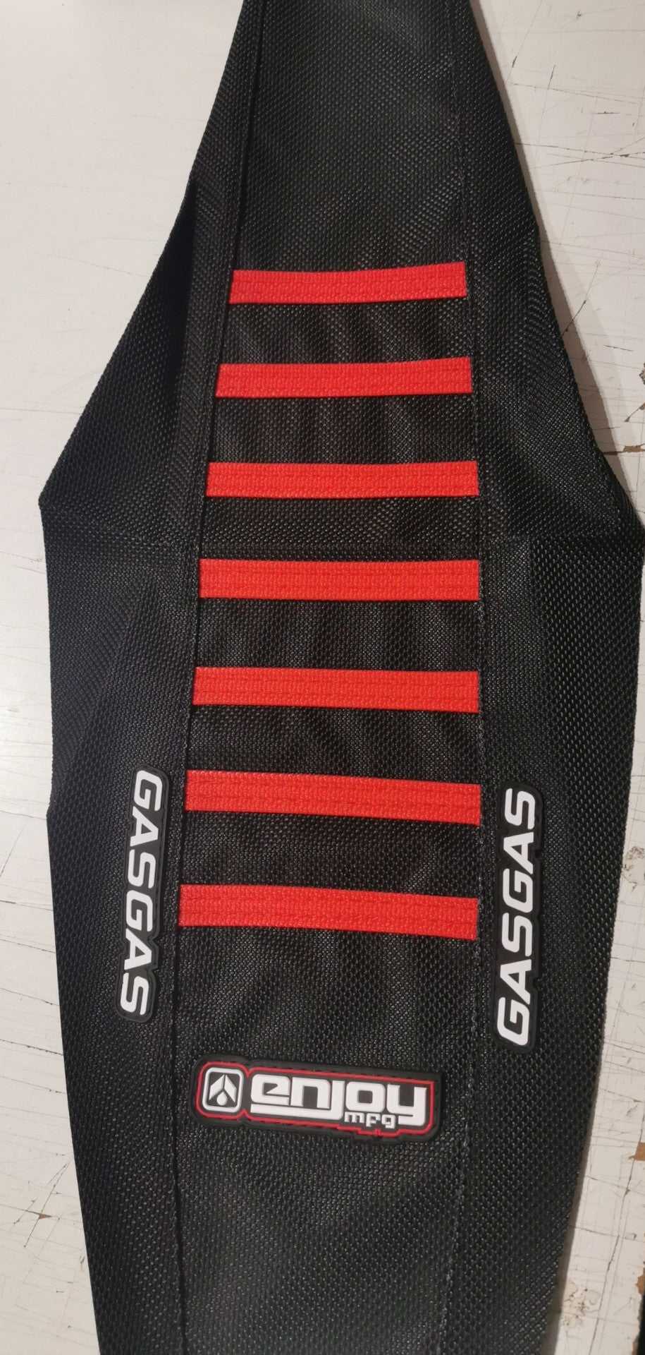 Enjoy Manufacturing, ENJOY MANUFACTURING GAS GAS SEAT COVER MC MCF EC ECF 2021 “ 2023 RIBBED LOGO, BLACK / RED